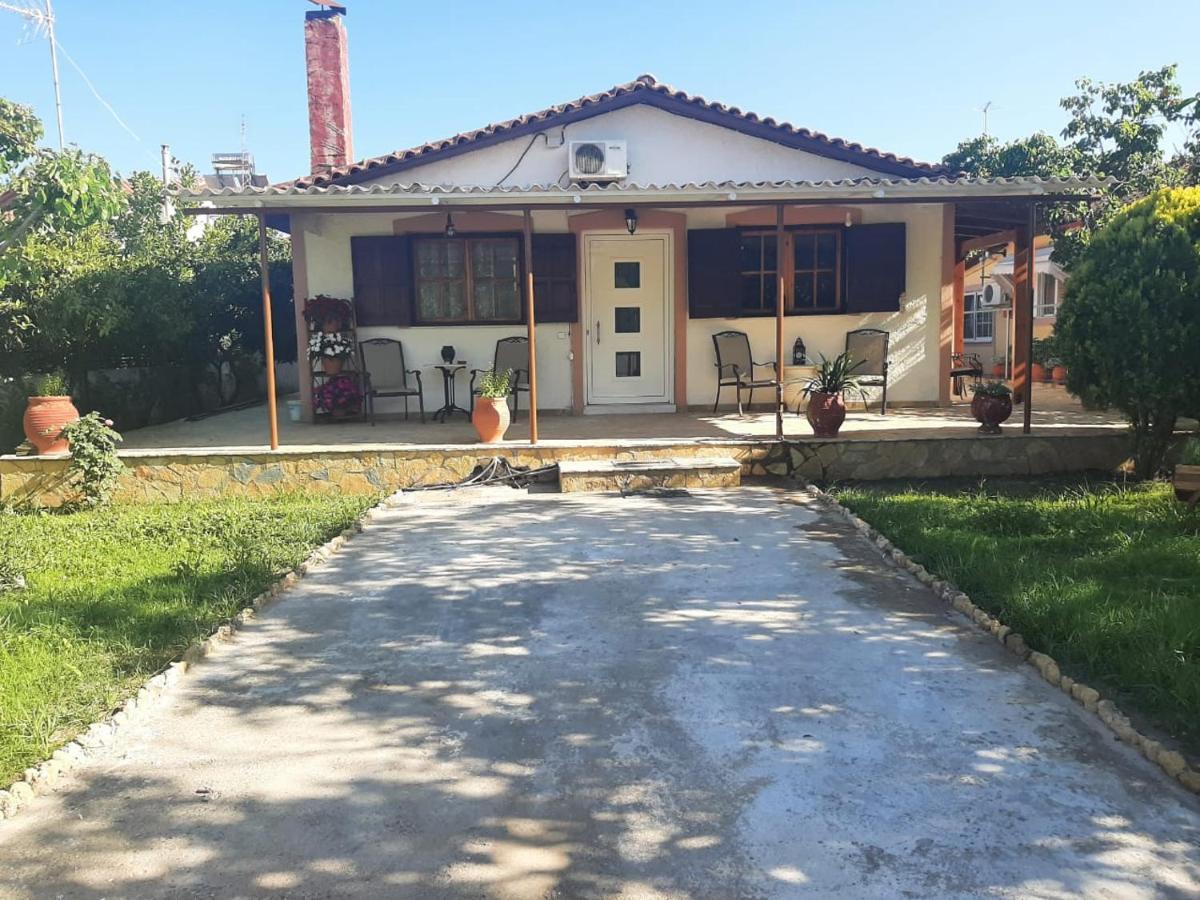 Tota'S Family House, 4 Min Walk To The Beach Levendokhórion Екстериор снимка