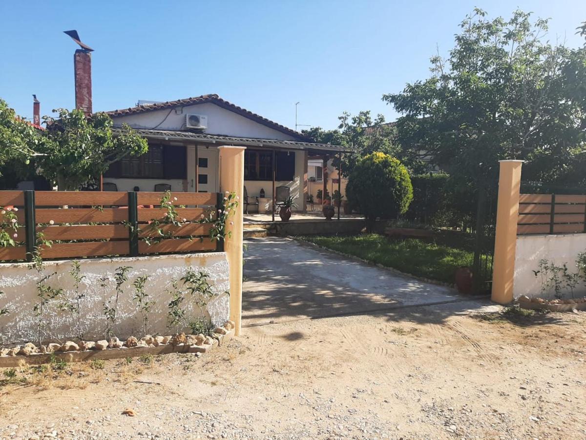 Tota'S Family House, 4 Min Walk To The Beach Levendokhórion Екстериор снимка