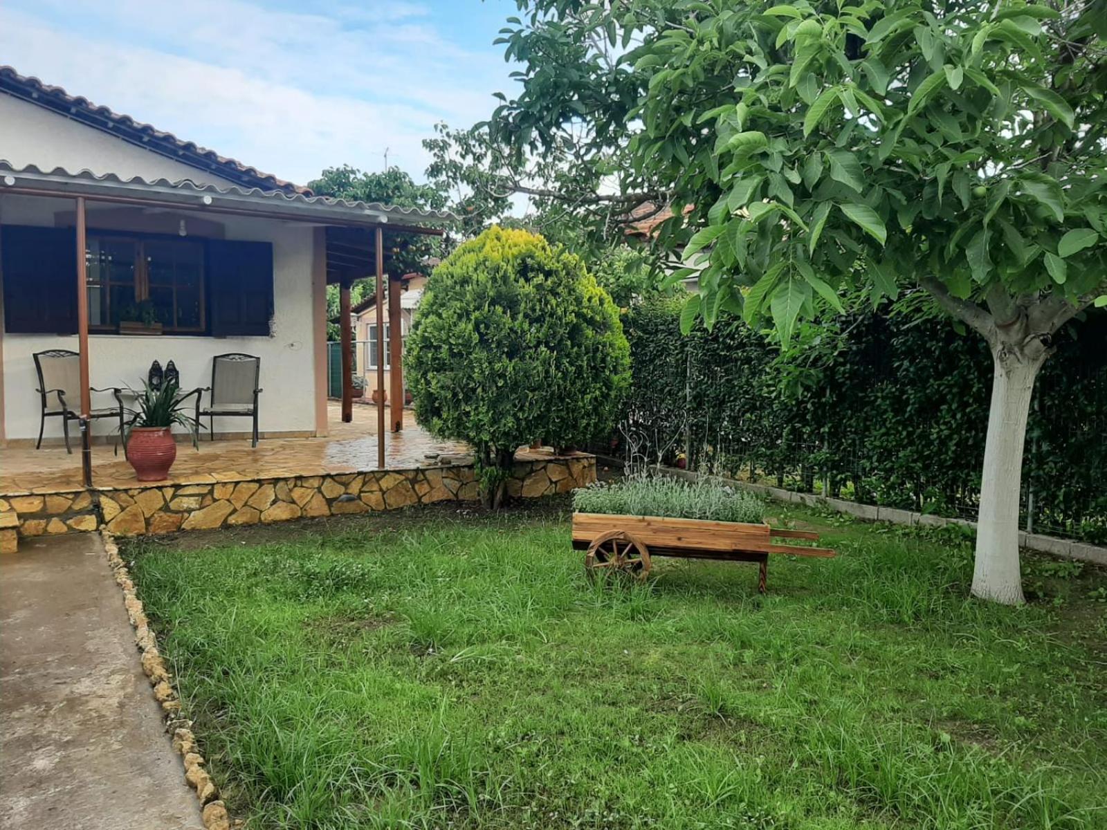 Tota'S Family House, 4 Min Walk To The Beach Levendokhórion Екстериор снимка